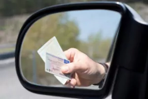 Fahrzeugschein im Auto lassen